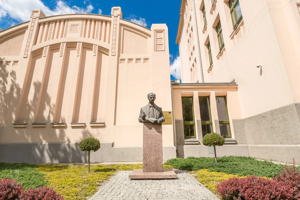 pomnik prof. Tadeusza Kotarbińskiego