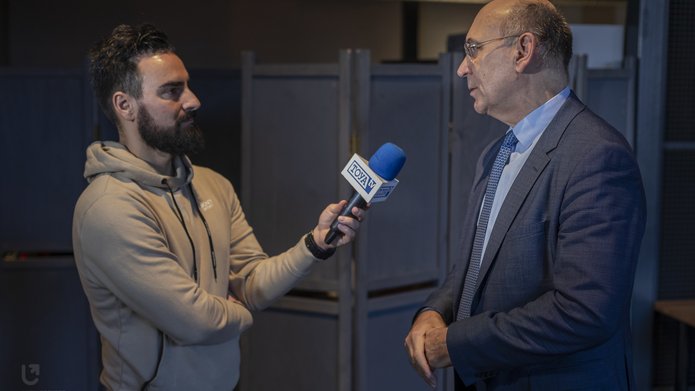 dr Paweł Kowalski dr Paweł Kowalski podczas rozmowy z dziennikarzem