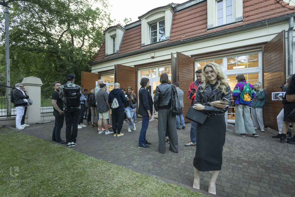 Guests of the exhibition outside the gallery