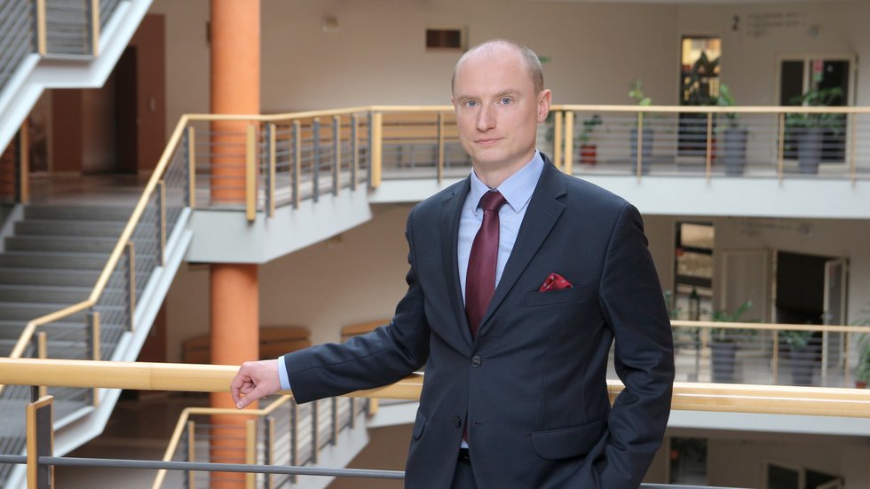 Mariusz Woźniakowski portret Mariusza Woźniakowskiego na Wydziale Zarządzania