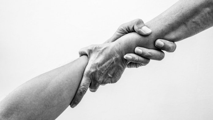 Help hands holding together in monochrome dłonie