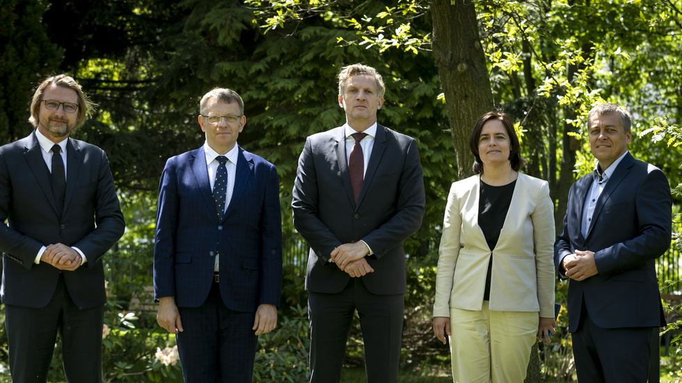 Sygnatariusze listu intencyjnego w sprawie współpracy gminy Stare Babice i WBiOŚ UŁ