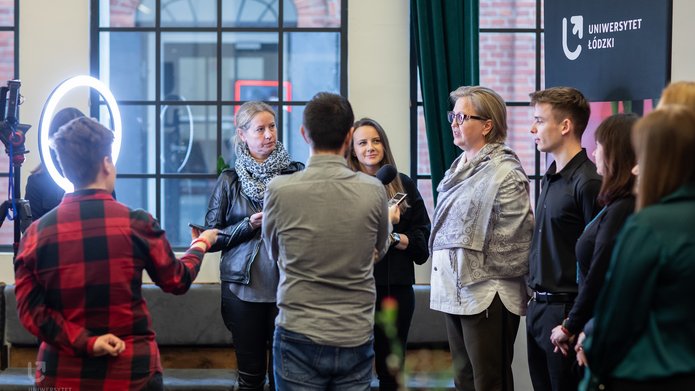 Marzena Bednarek-Kokosza o rekrutacji w UŁ briefing podczas śniadania prasowego UŁ z udziałem mediów