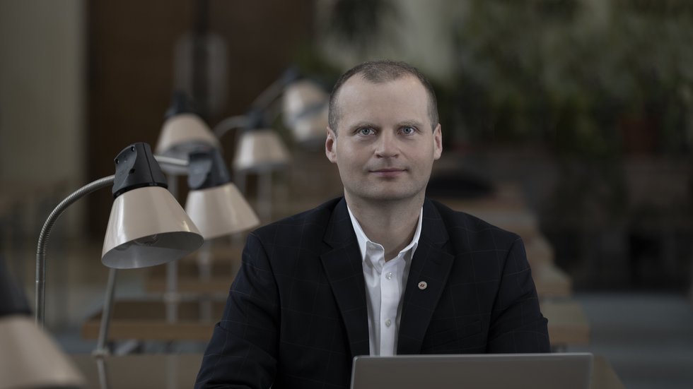 fot. Bartosz Kałużny, Centrum Promocji UŁ doktor przy laptopie
