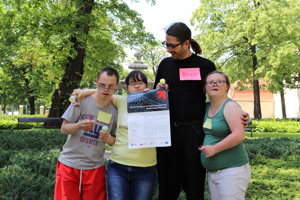 A photo of Dr Adam Drozdowski with participants of the project