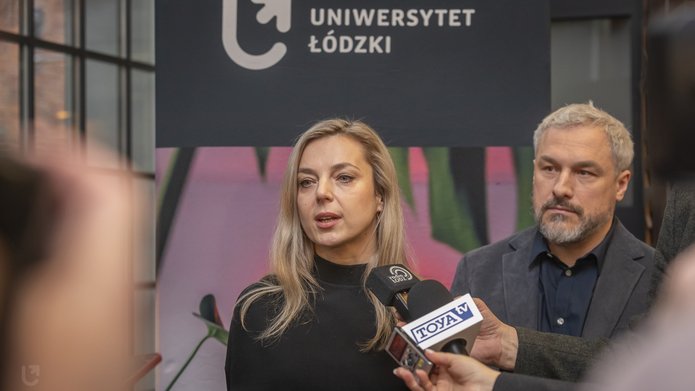 Marta Nowacka, koordynatorka ds. przeciwdziałania dyskryminacji, mobbingowi i innym zachowaniom niepożądanym na UŁ, Centrum Wsparcia i Dostępności oraz Bartosz Stępień pełnomocnik Rektora UŁ do spraw osób ze szczególnymi potrzebami, dyrektor Centrum Wsparcia i Dostępności Marta Nowacka, koordynatorka ds. przeciwdziałania dyskryminacji, mobbingowi i innym zachowaniom niepożądanym na UŁ, Centrum Wsparcia i Dostępności oraz Bartosz Stępień pełnomocnik Rektora UŁ do spraw osób ze szczególnymi potrzebami, dyrektor Centrum Wsparcia i Dostępności