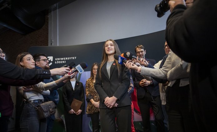 Wolontariuszka WOŚP podczas śniadania prasowego