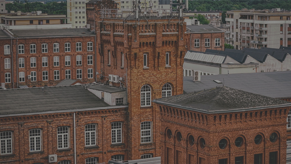 Panorama współczesnego fabrycznego krajobrazu łodzi